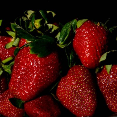 Chiar daca vă plac mult căpșunile, variați cât mai mult fructele pe care le mâncați.