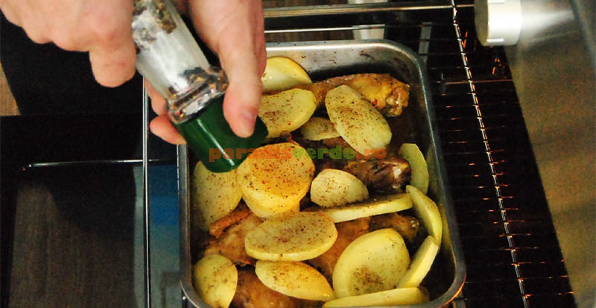 Prăjiți cartofii la o temperatură mai redusă și evitați rumenirea accentuată